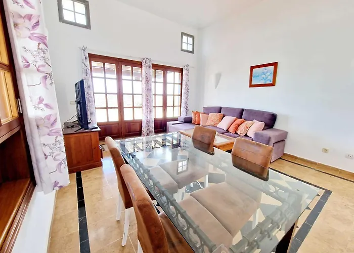 Casa Vacacional Anna, Piscina Privada Climatizada بيت للعطل